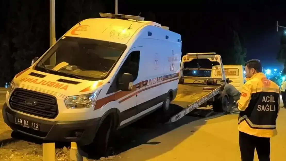 Muş'ta ambulans kazası: 2 Yaralı