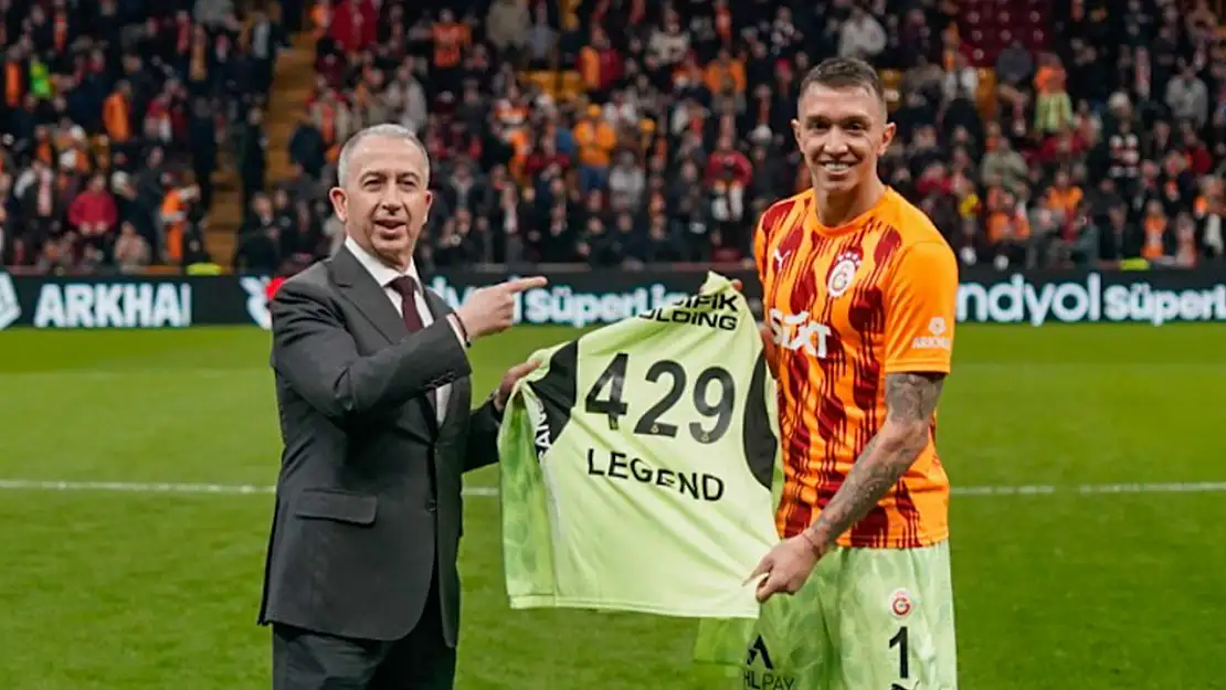 Muslera Galatasaray'ın ve Türk futbolunun tarihine geçti