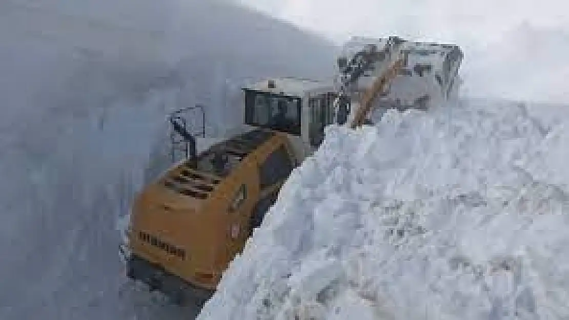 Muş'ta kar kalınlığı 4 metreye ulaştı