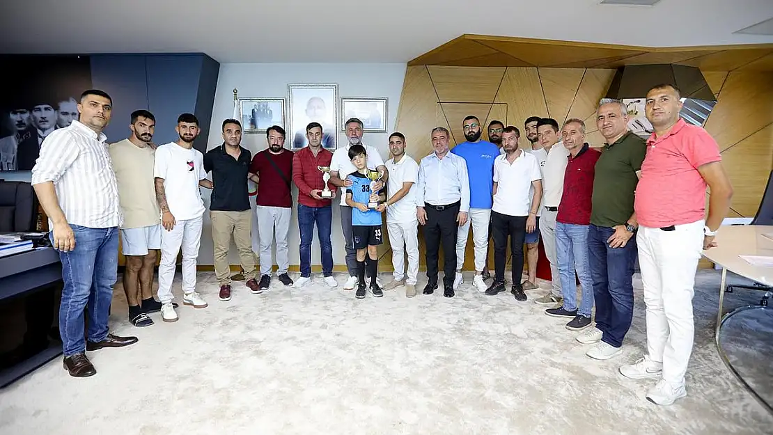 Nafiz Gürman Spor Kulübü Futbol Takımından Başkan Sandal’a ziyaret