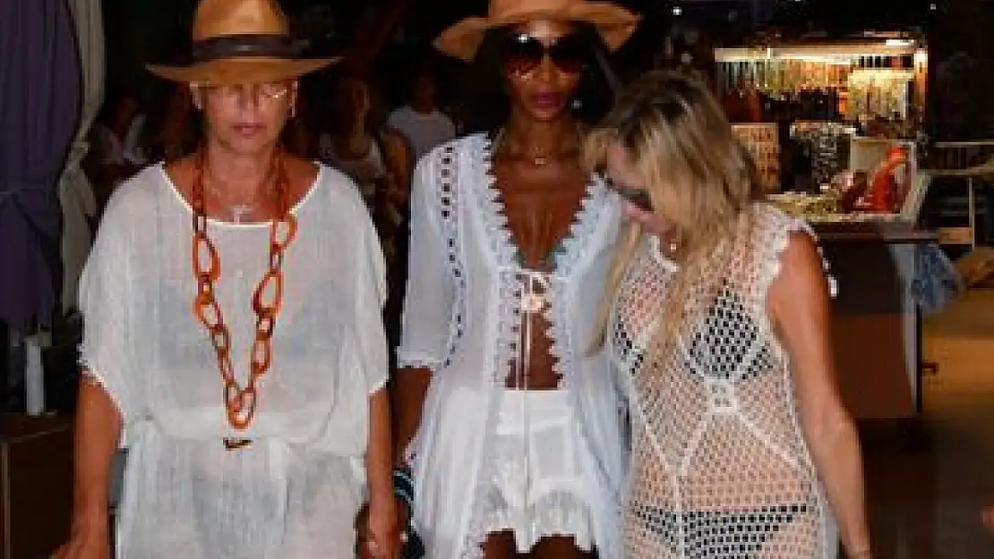 Naomi Campbell Bodrum'da tatilde