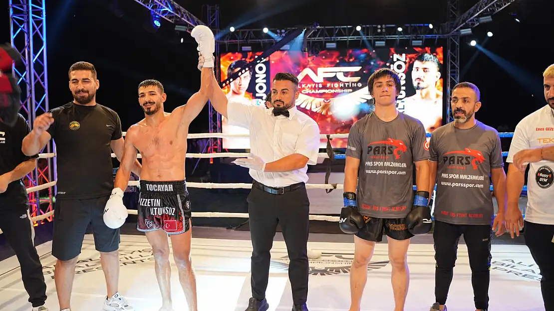 Nefes kesen kick boks maçını İzzettin Altunsöz kazandı