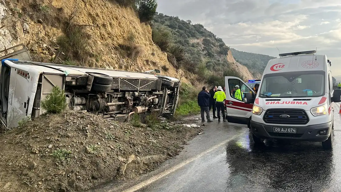 Nergis Festivali için yola çıkan tur minibüsü devrildi