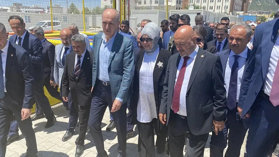 Numan Kurtulmuş depremzedelerin bayramını kutladı