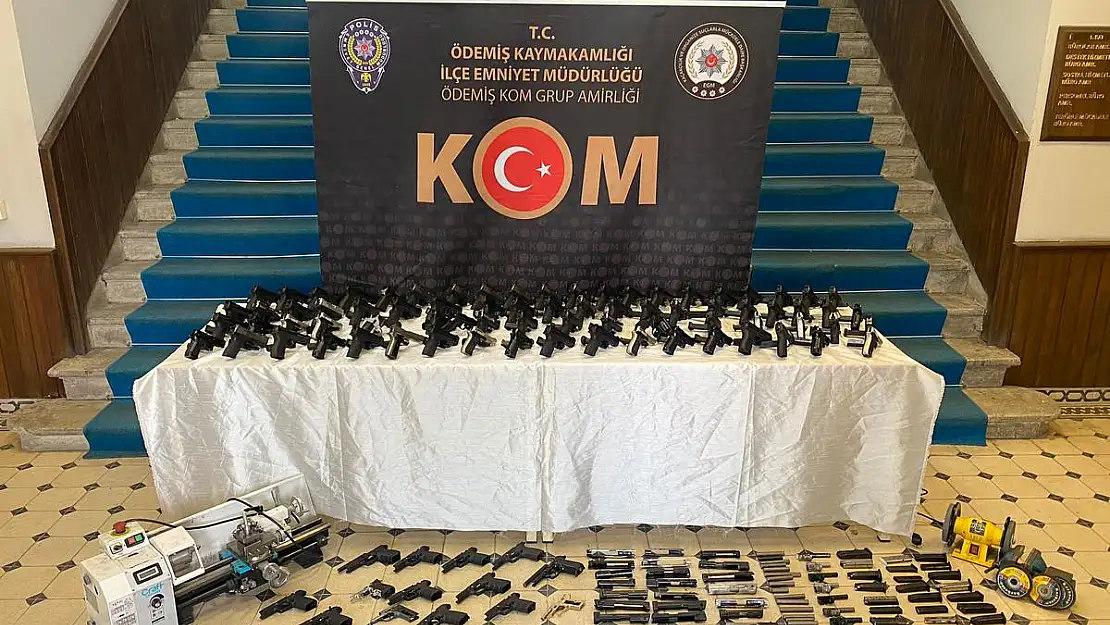 Ödemiş Polisi’nden silah tacirlerine operasyon