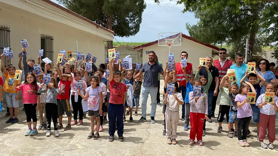 Ödemiş’te Çocuklar için Nutuk Kitabı dağıtıldı