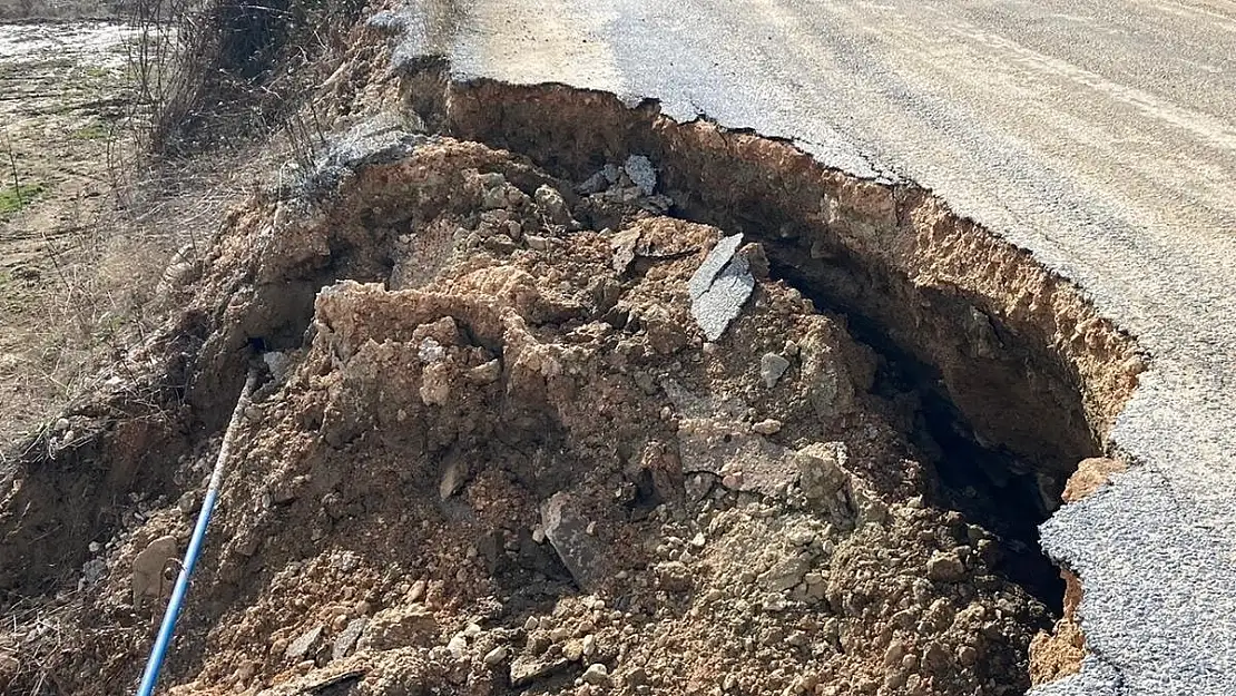 Ödemiş’te çökme yaşanan yolda önlem alındı