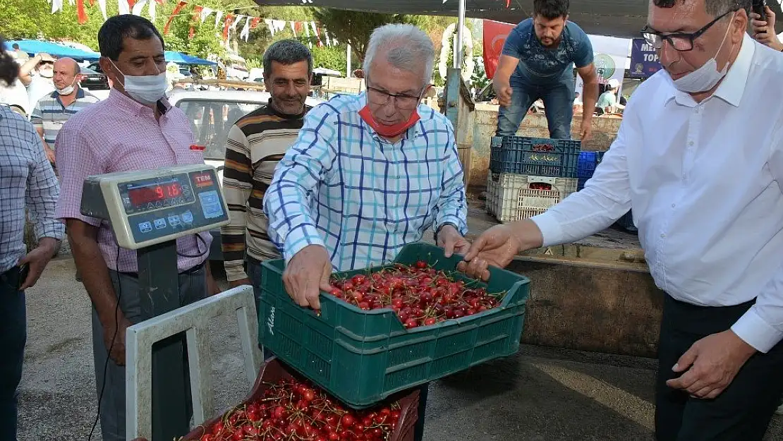 Ödemiş’te Erik ve Kiraz Pazarı’nda yeni sezon başladı