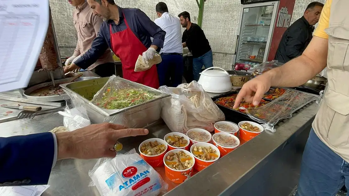 Öğrenciler için 'hayır çarşısı' kuruldu