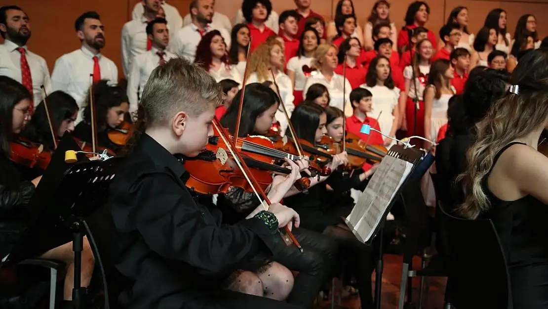 Öğretmen ve öğrencilerden anlamlı konser