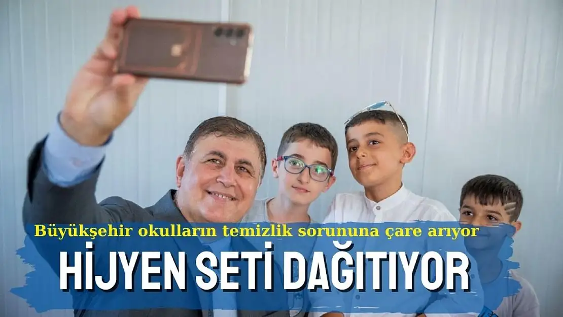 Okullara hijyen seti dağıttı