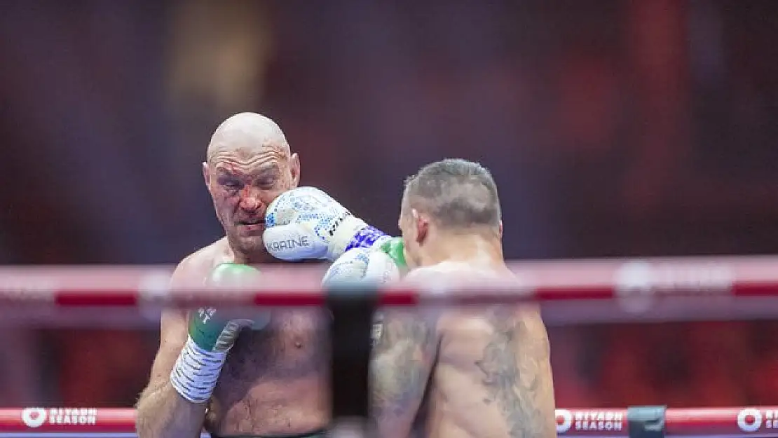 Oleksandr Usyk, ağır sıklet boks şampiyonu oldu