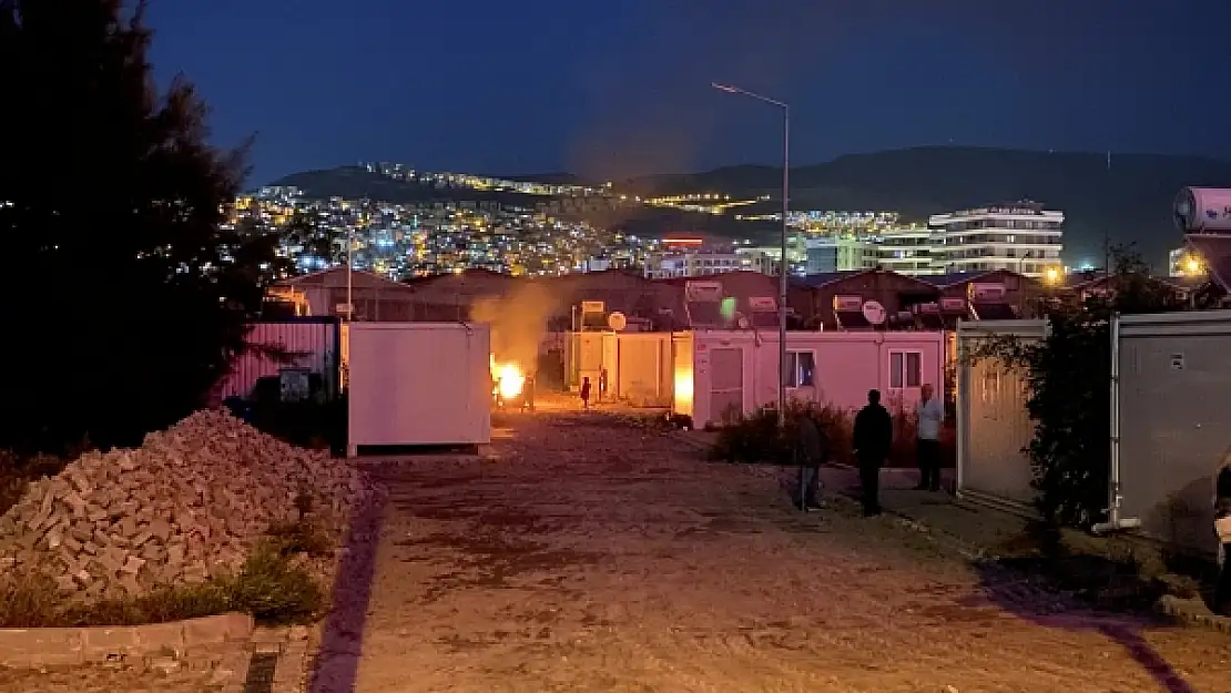 Depremzedelere şok: Önce yolları ardından elektrikleri gitti