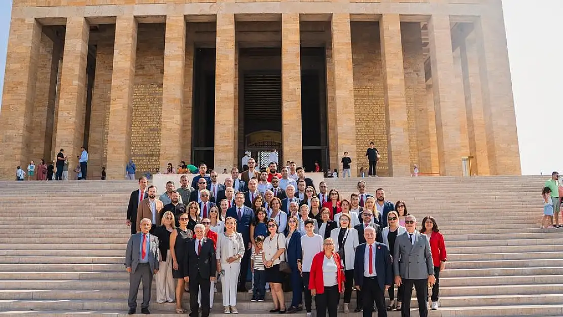 Onur Yiğit ve CHP Balçova Örgütü Anıtkabir'de