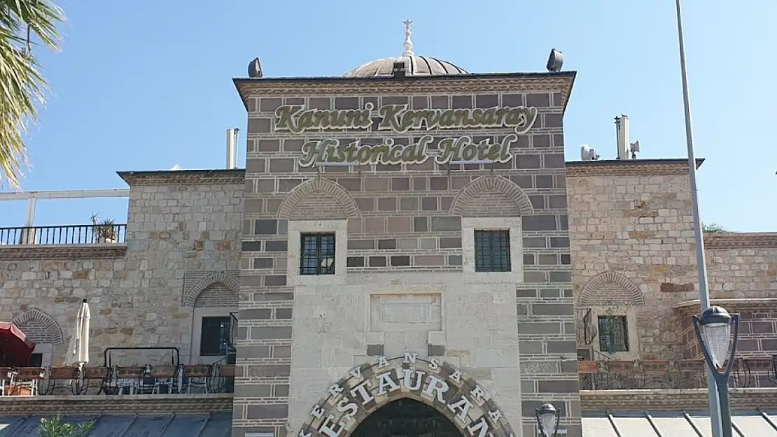 Osmanlı'dan günümüze Çeşme'de gizli bir saray | Marina'ya yürüyüş mesafesinde, tarihle iç içe tatil fırsatı!