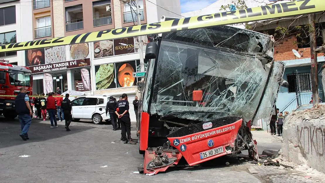 Otobüs duvara çarptı: 10 yaralı