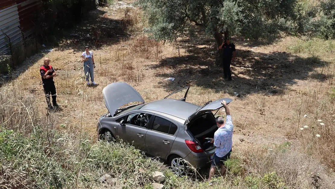 Otomobilinin arkasından metrelerce koştu