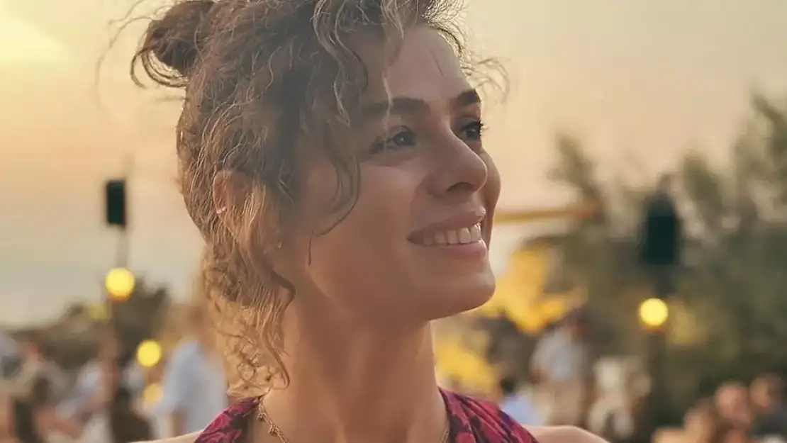 Özge Özpirinçci kimdir?