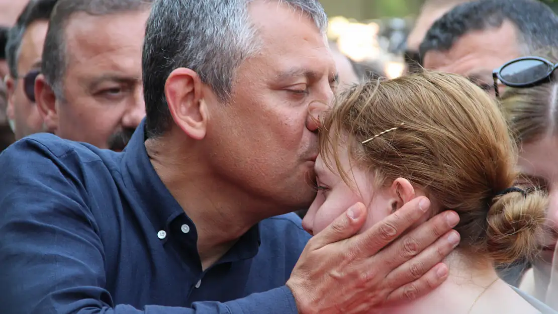 Özgür Özel Zeyrek ailesini yalnız bırakmadı