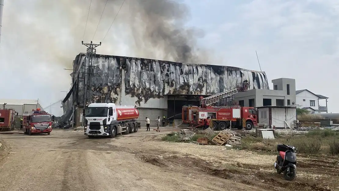 Pamuk fabrikasında korkutan yangın: Ekipler seferber oldu