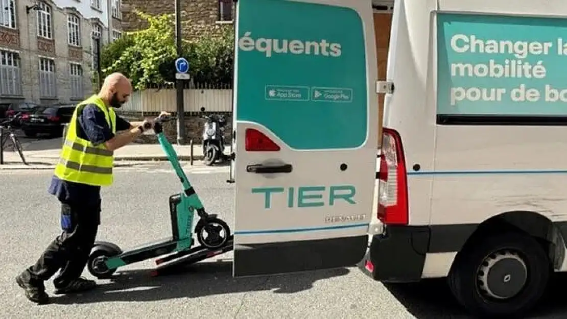 Paris sokaklarında scooterlar kaldırıldı