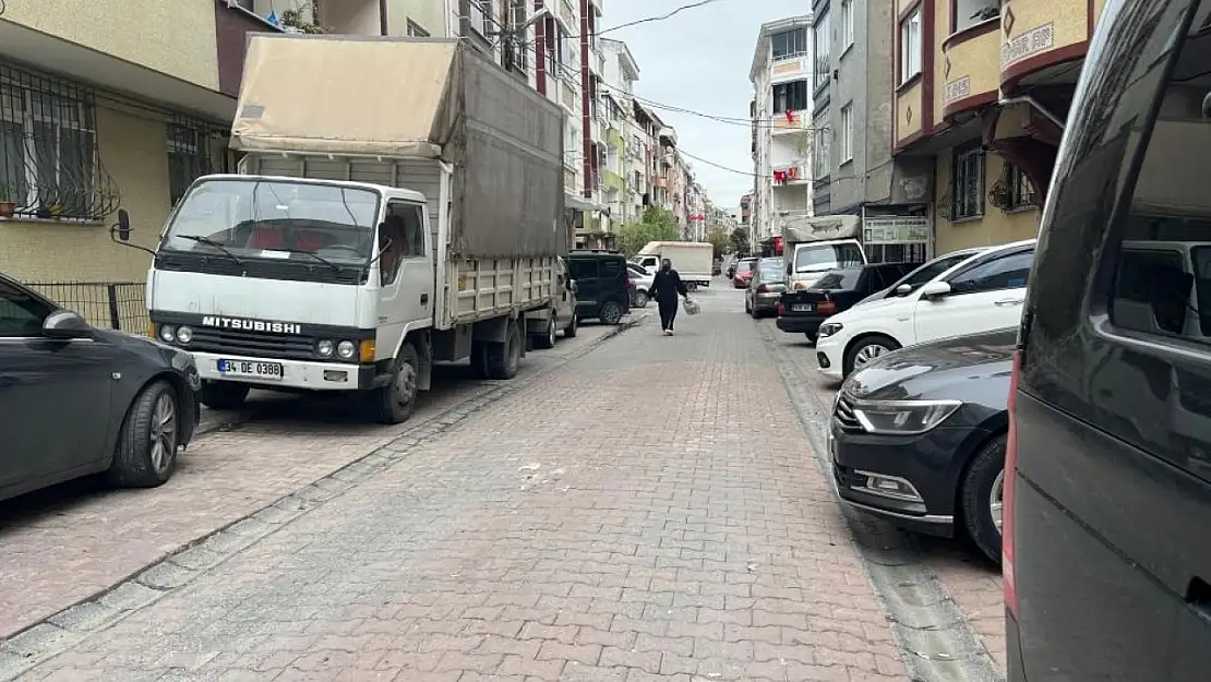 Park yeri tartışması kavgaya dönüştü: Demir çubuklar havada uçtu!