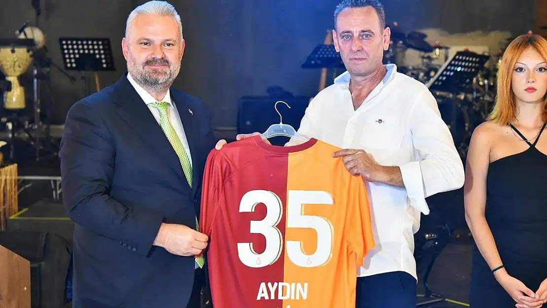 Pehlivan, Menemen Galatasaraylılar Derneği’nin şampiyonluk kutlamasına katıldı