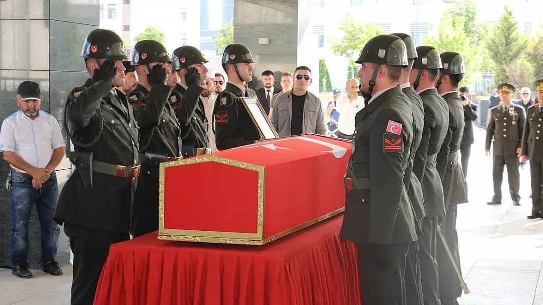 Pençe-Kilit şehidi Yarbay Demirkan son yolculuğuna uğurlandı