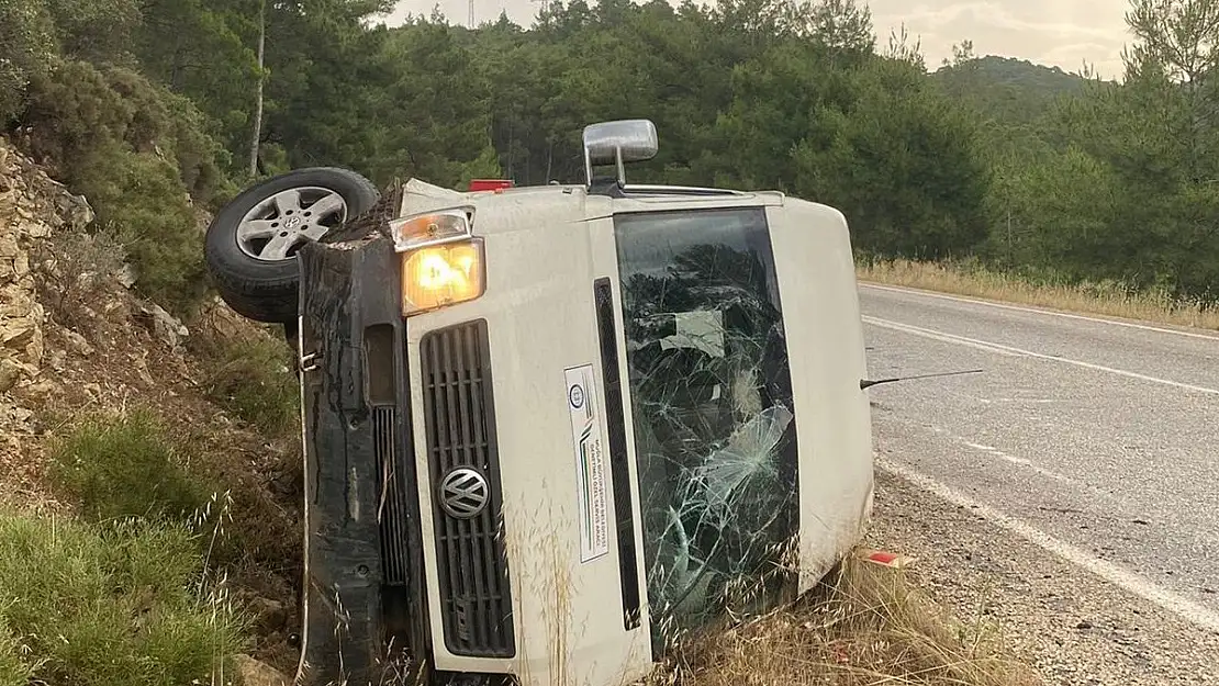 Personel taşıyan minibüs kaza yaptı: 8 yaralı