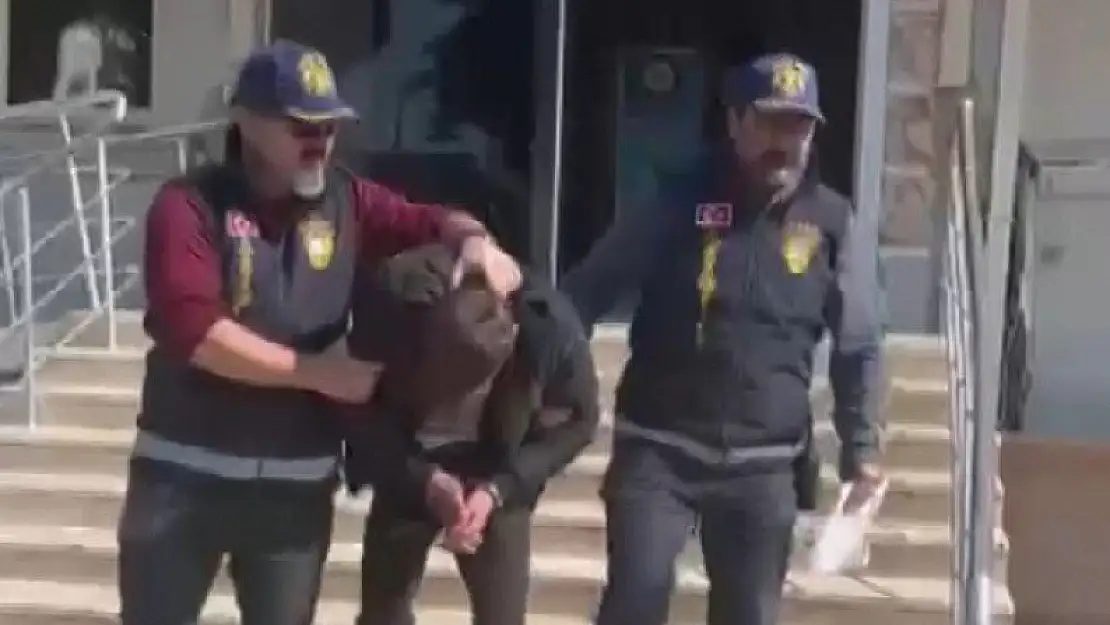 Polis görünümlü dolandırıcı suçüstü yakalandı