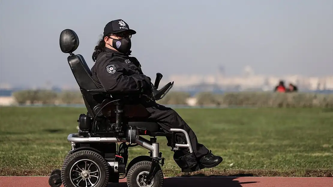 Polis olma aşkı, engel tanımıyor