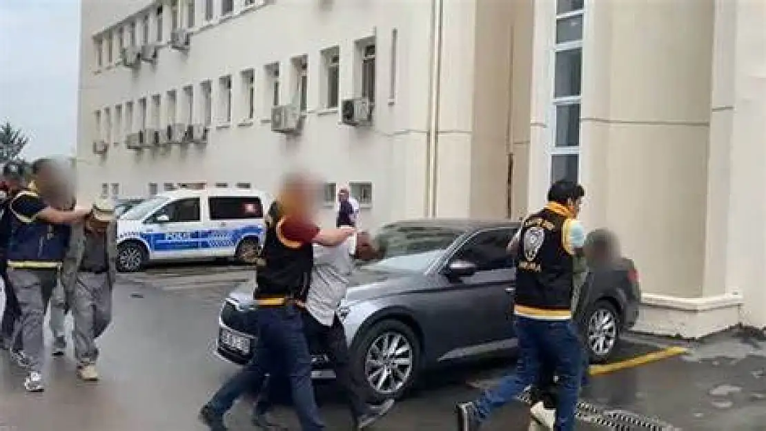 Polislere saldırmışlardı: 12 kişi hakkında flaş gelişme