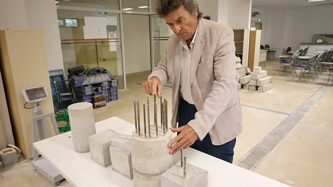 Prof. Dr. Kozanoğlu: 'İzmir'de 200 bin bina acilen denetlenmeli'