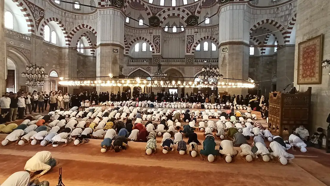 Ramazan Ayı Bitti, Bayram Heyecanı Başlıyor!