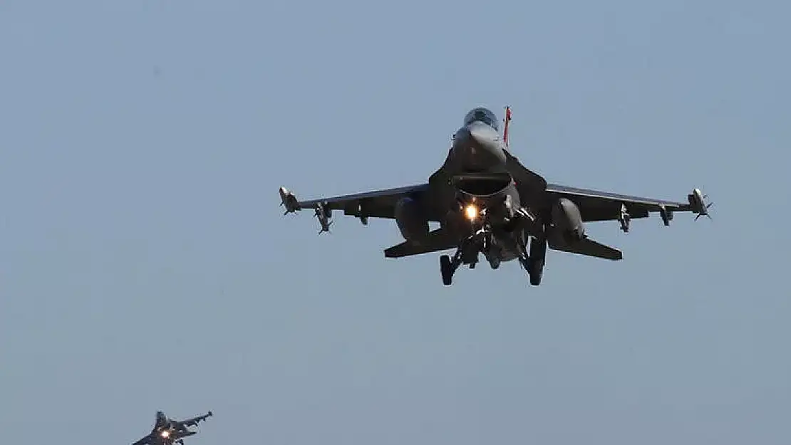 “Rusya, Ukrayna’ya F-16 Uçakları Eğitimi Verilmesine Tepki Gösteriyor: Büyük Riskler İçeriyor”