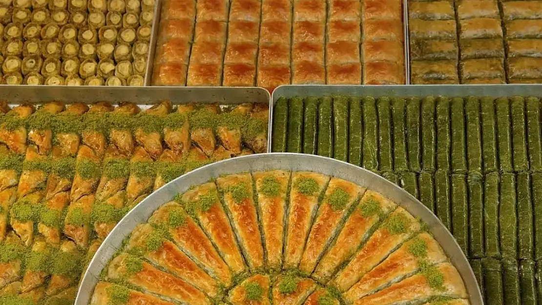 Rüyada baklava ve tatlılar görmek: Psikolojik ve manevi anlamı