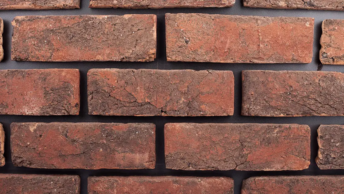 Rüyada tuğla görmek: Yeni başlangıçların ve sağlam temellerin işareti mi?