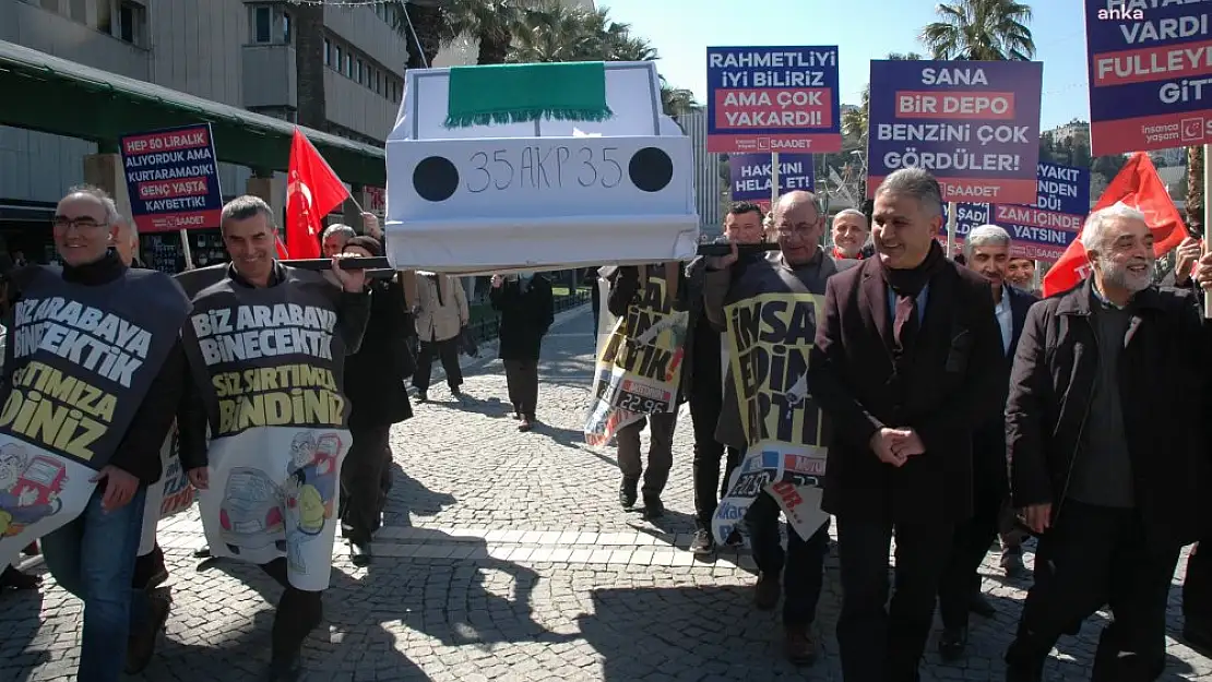 Saadet Partisi İzmir’den akaryakıt zamlarına tabutlu protesto