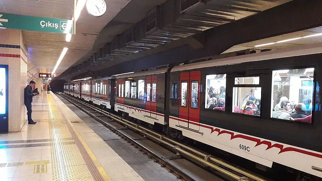 Saat 20.00'den sonra toplu taşıma kullanan İzmirliler: Metro açıklaması yapıldı, bugün başlıyor