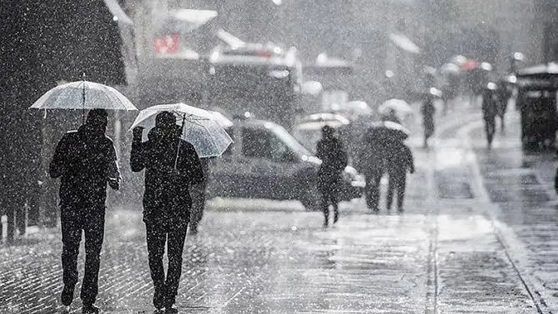 Sağanak yağış devam ediyor: Botlarınızı giymeden dışarı çıkmayın - Meteoroloji uyardı