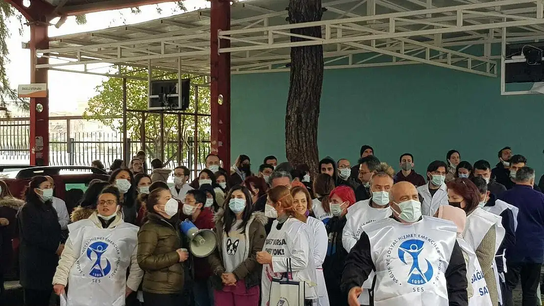 Sağlık teknisyenine tekmeli saldırıya protesto