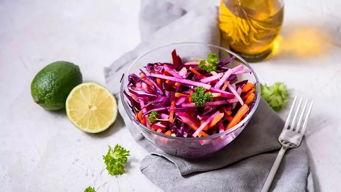 Salatanın vazgeçilmezi limon mu yoksa sirke mi?