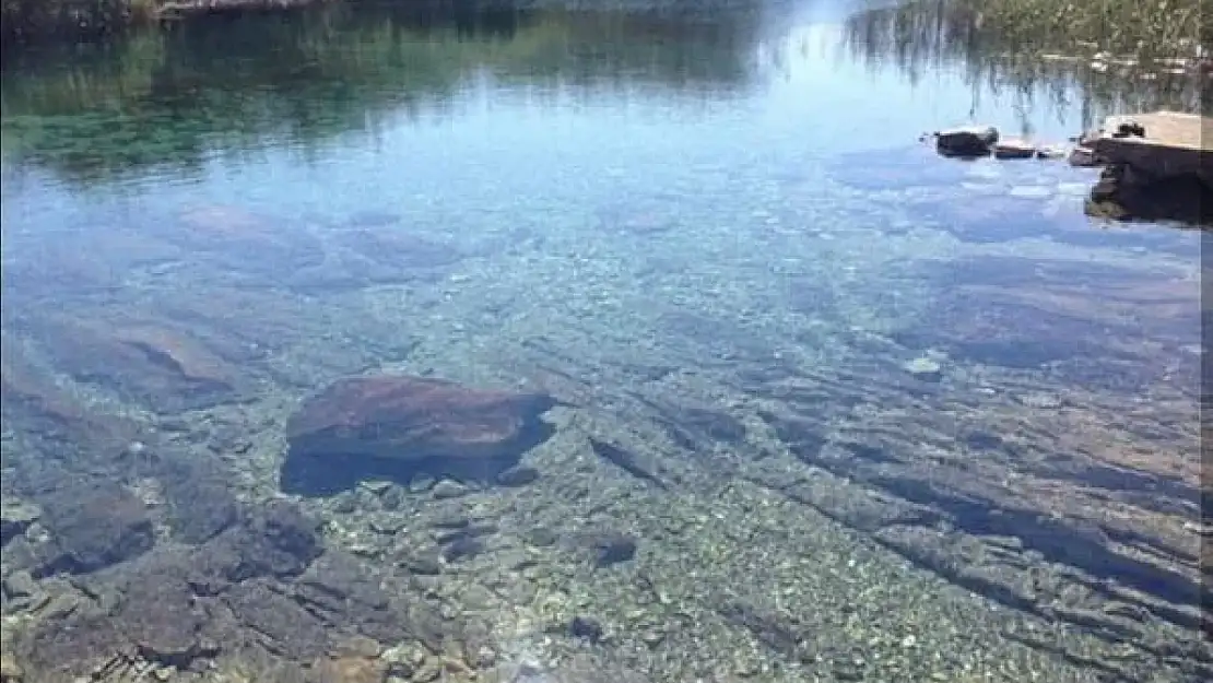 Salda Gölü'nü unutun! İzmir'in buz gibi suyu cildi yeniliyor, gören gitmek istiyor!