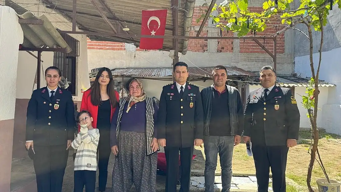 Salihli Jandarma şehit ailelerini bayramda unutmadı