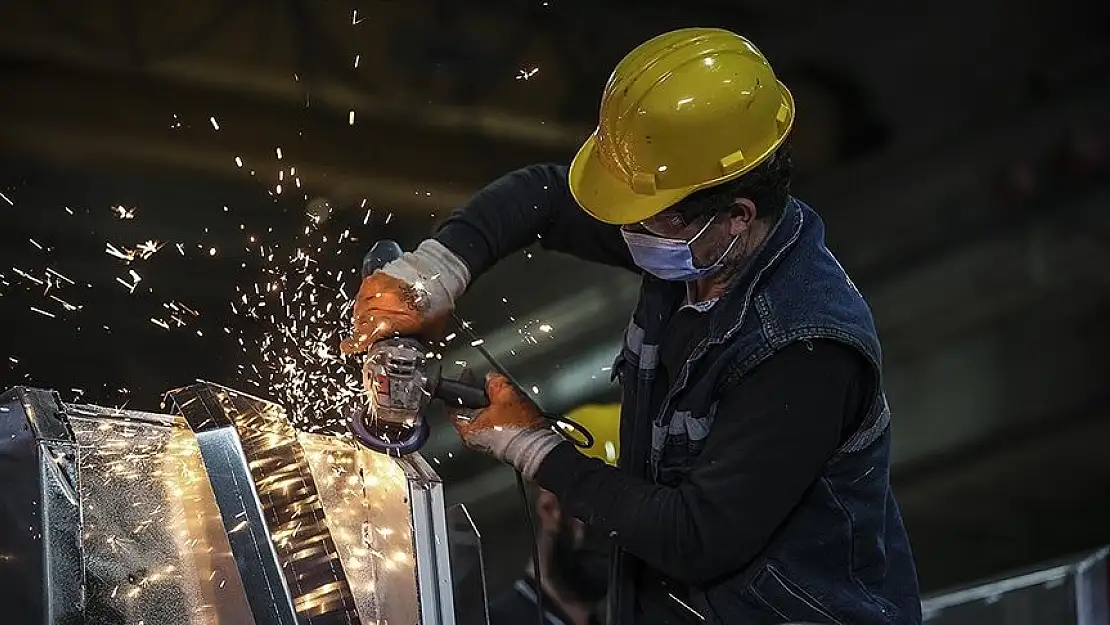 Sanayi üretimi aylık arttı, yıllık bazda azaldı  