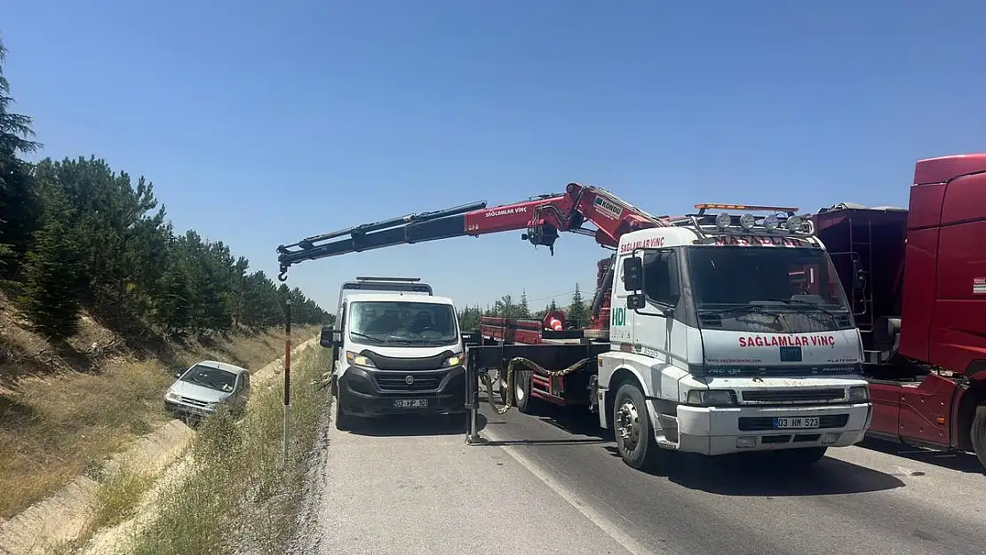 Şarampole devrilen otomobilde üç kişi yaralı