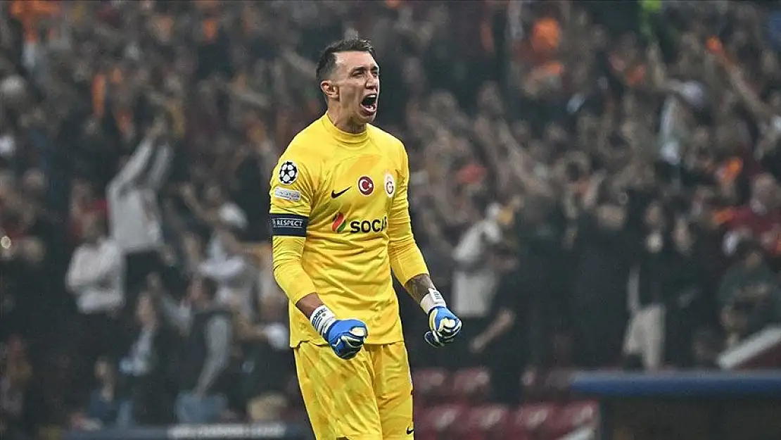 Sarı kırmızılı takım Muslera ile masaya oturuyor