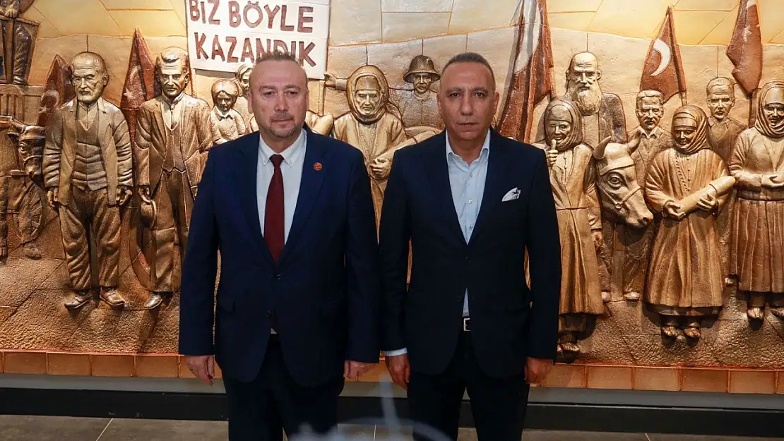 Seçimdeki rakibini başdanışman yaptı