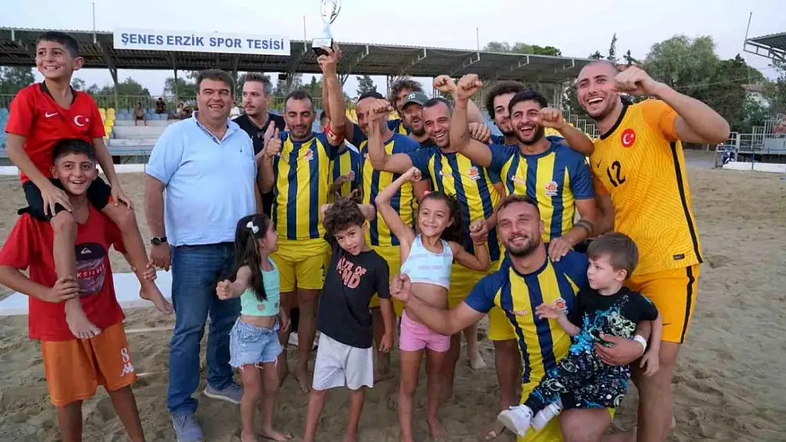 Seferihisar Cittaslow plaj futbol takımı şampiyon oldu