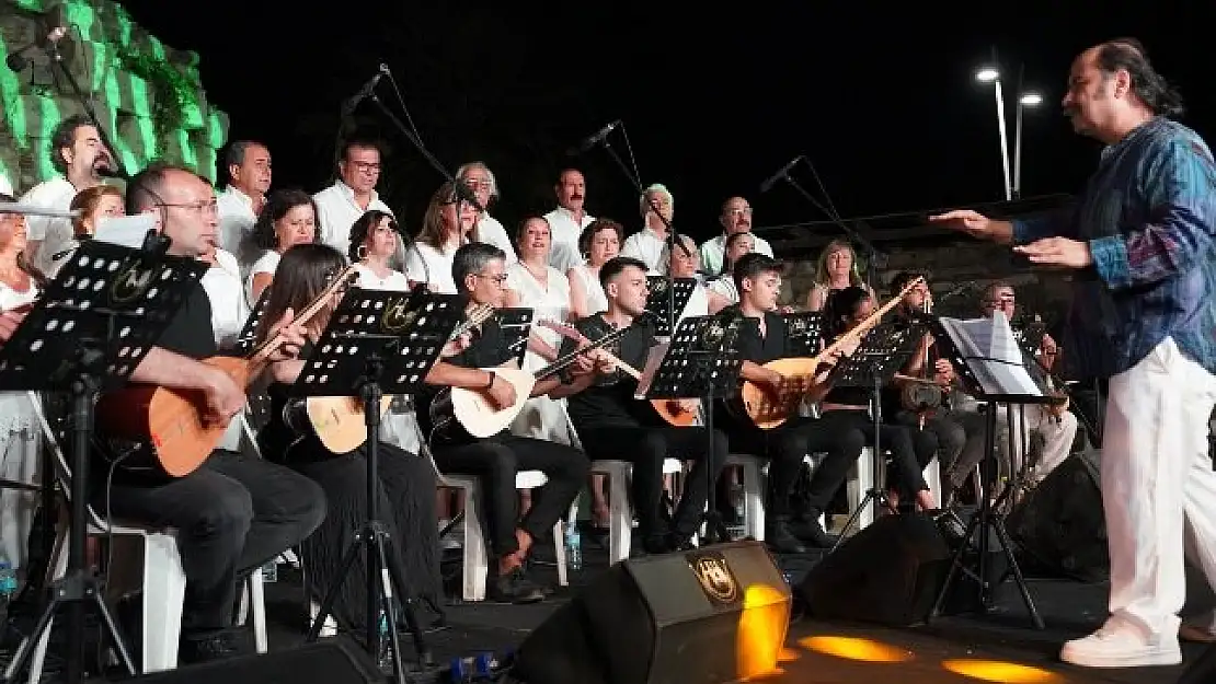 Seferihisar’da Türk Halk Müziği konseri